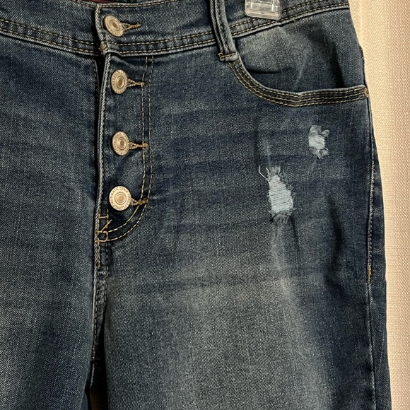 NWOT Wallflower Curvy Fit Flare Jeans – Distressed Button Fly, Size 7 - Picture 3 of 10